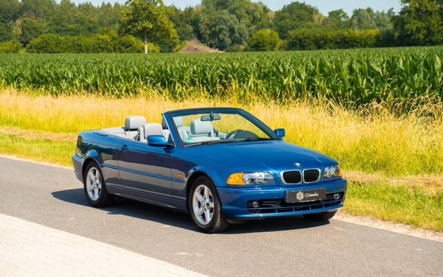 Image 1/31 de BMW 325Ci (2001)