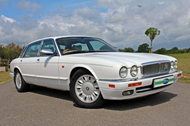 Image 1/5 of Daimler Double Six (1996)