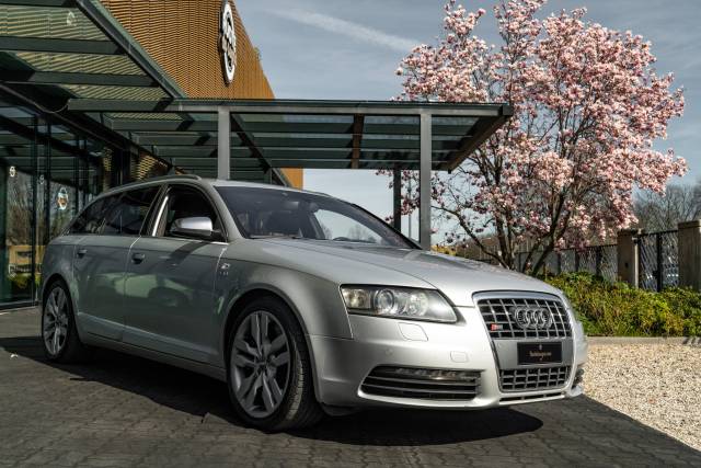 Bild 1/46 von Audi S6 Avant 5.2 V10 quattro (2006)
