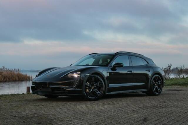 Image 1/5 of Porsche Taycan 4 Cross Turismo (2021)