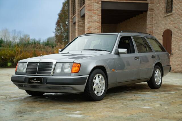 Image 1/50 de Mercedes-Benz 200 TE (1992)