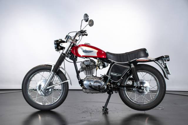 Immagine 1/50 di Ducati DUMMY (1971)