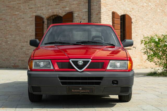 Immagine 1/45 di Alfa Romeo 33 - 1.3 (1991)