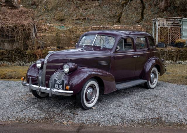 Bild 1/14 von Pontiac Deluxe Six Silver Streak (1939)