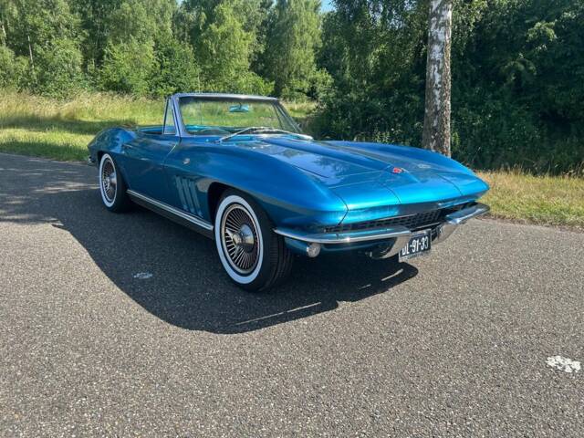 Image 1/8 of Chevrolet Corvette Sting Ray Convertible (1966)