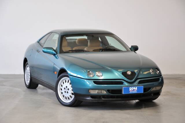 Image 1/24 of Alfa Romeo GTV 2.0 V6 Turbo (1997)