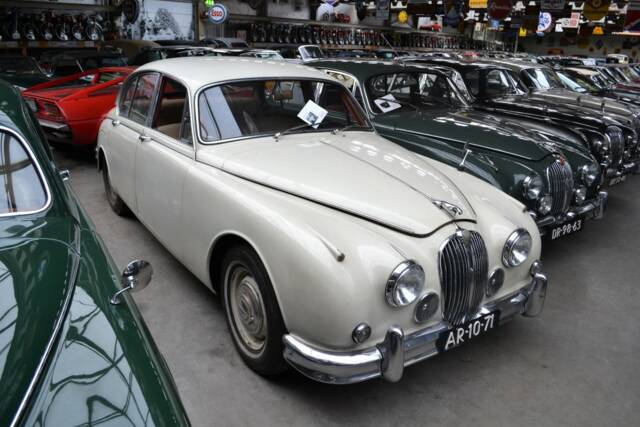 Image 1/22 of Jaguar Mk II 2.4 (1960)