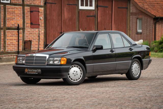 Bild 1/74 von Mercedes-Benz 190 E (1990)