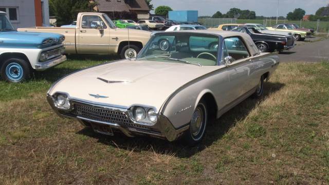 Image 1/15 of Ford Thunderbird (1962)