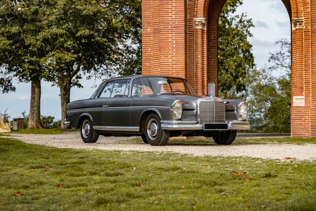 Image 1/86 of Mercedes-Benz 300 SE (1965)