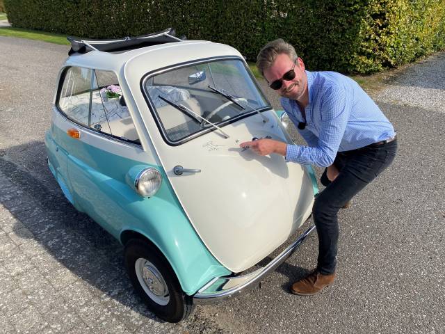 Joachim Kay Stender from GranTurismo Cars A/S sign the car 27 september 2023