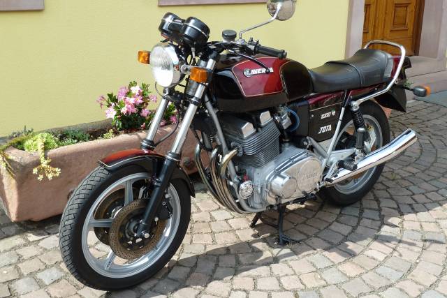 Image 1/8 of Laverda DUMMY (1982)