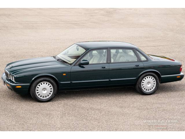 Bild 1/32 von Jaguar XJ 8 Executive (1998)