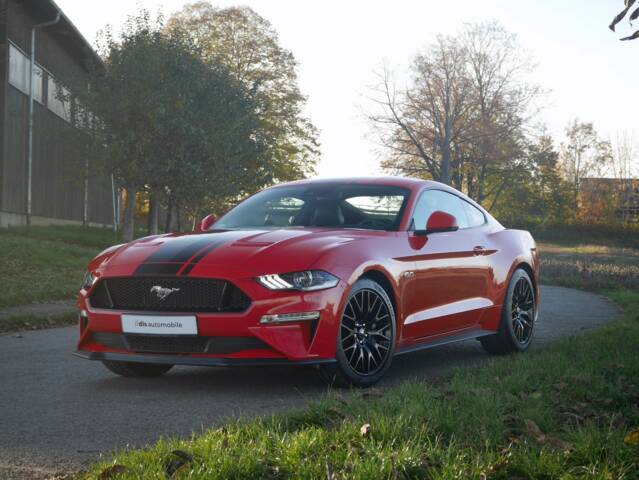 Image 1/33 de Ford Mustang GT 5.0 V8 (2022)