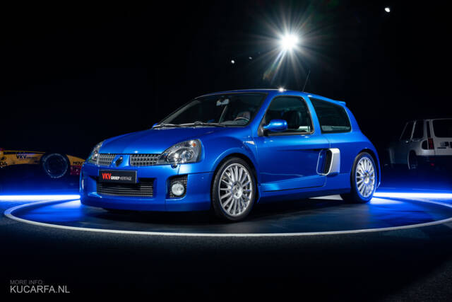 Immagine 1/15 di Renault Clio II V6 (2003)