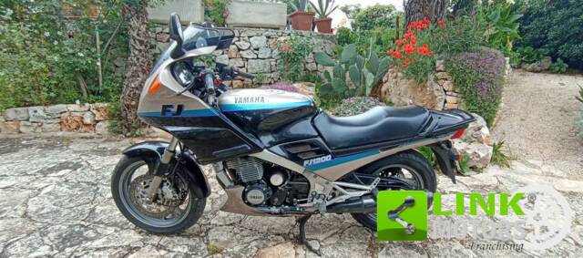 Image 1/10 de Yamaha DUMMY (1991)