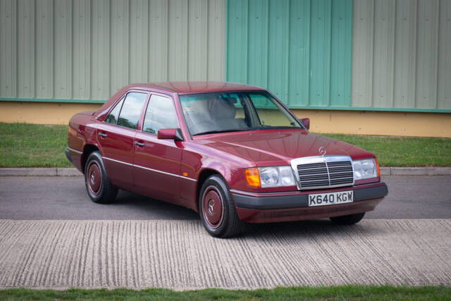 Bild 1/23 von Mercedes-Benz 200 E-16 (1993)