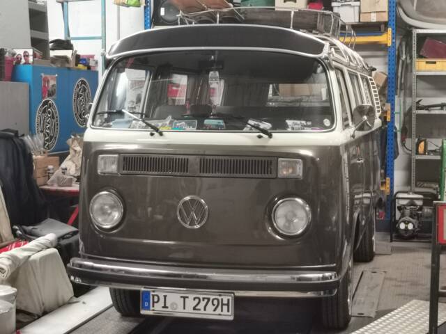 Image 1/10 of Volkswagen T2b Deluxe (1979)