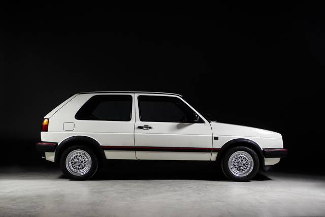 Image 1/27 de Volkswagen Golf Mk II Gti 1.8 (1988)