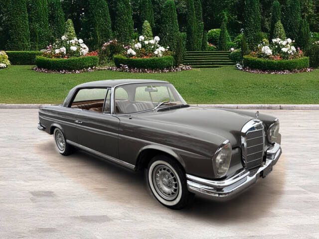 Image 1/8 of Mercedes-Benz 220 SE b (1964)