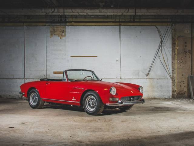 Image 1/29 of Ferrari 275 GTS (1965)