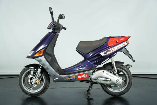 Image 1/21 of Aprilia SR 50 (1996)