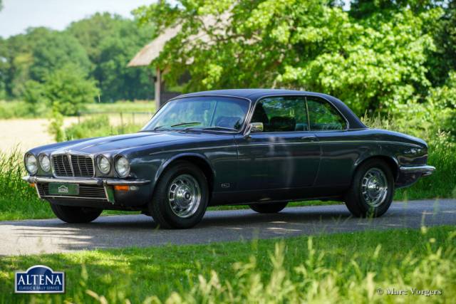 Image 1/31 de Jaguar XJ 6 L 4.2 (1976)