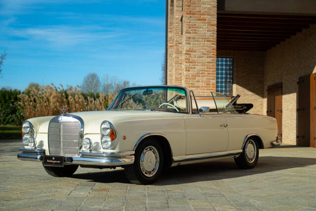 Image 1/50 de Mercedes-Benz 250 SE (1968)