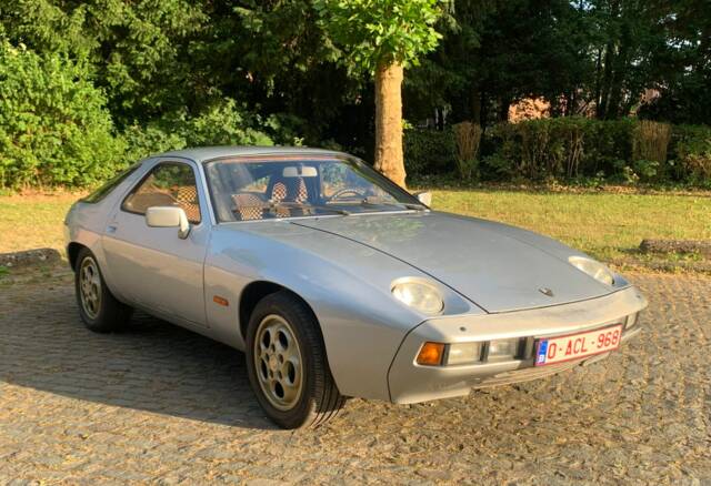 Image 1/8 of Porsche 928 (1977)