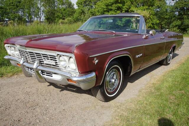 Image 1/7 of Chevrolet Impala Convertible (1966)