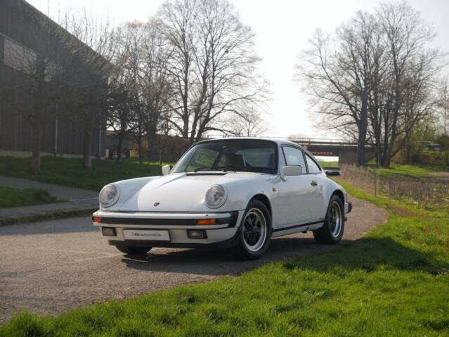 Image 1/23 de Porsche 911 Carrera 3.2 (1985)