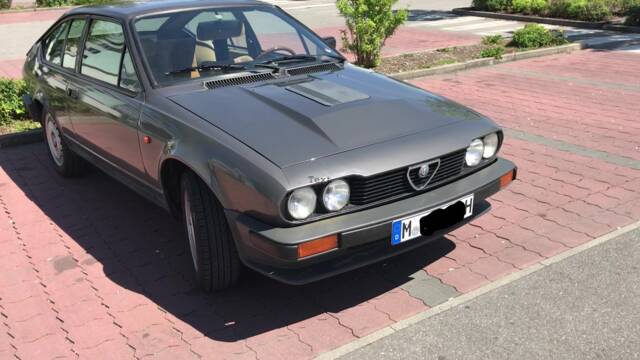 Afbeelding 1/20 van Alfa Romeo GTV 6 2.5 (1981)