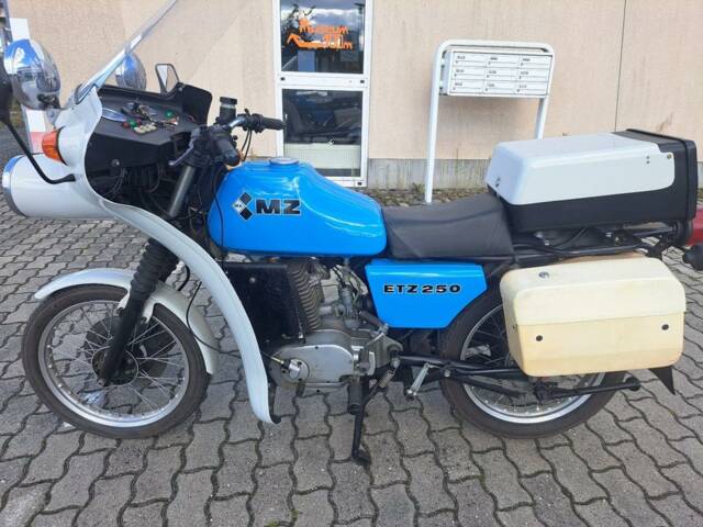 Bild 1/19 von MZ DUMMY (1900)