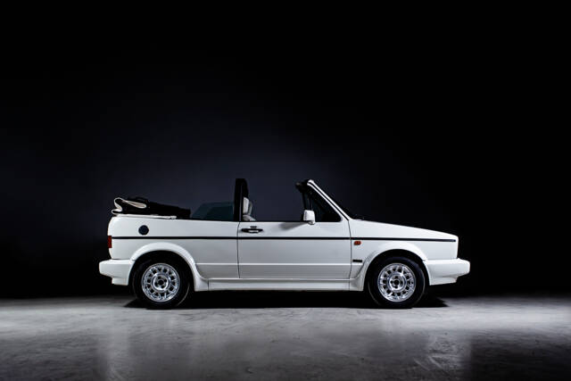 Image 1/39 of Volkswagen Golf Mk I Convertible 1.8 (1994)