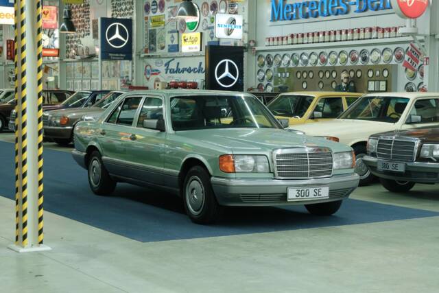 Bild 1/50 von Mercedes-Benz 300 SE (1986)