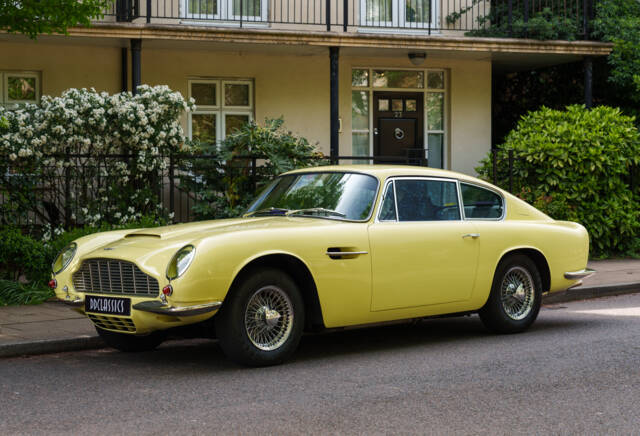 Image 1/25 de Aston Martin DB 6 Mk II (1971)