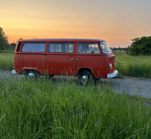 Bild 1/17 von Volkswagen T2b Kleinbus (1974)