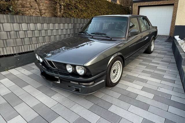 Bild 1/21 von BMW 520i (1987)