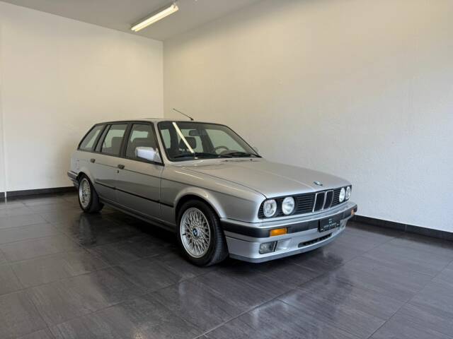 Immagine 1/50 di BMW 325i Touring (1992)