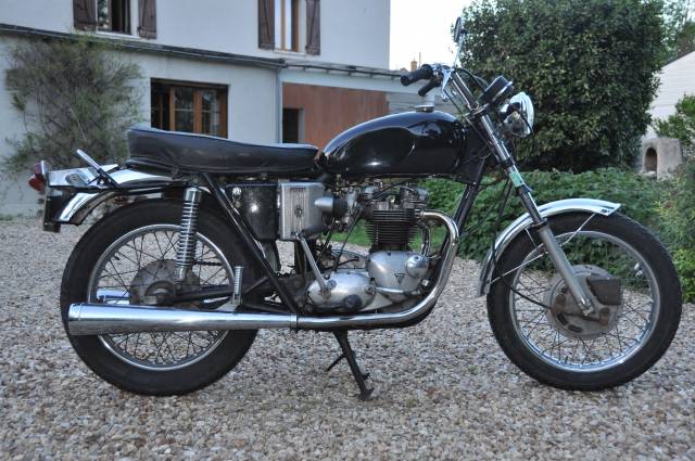 TRIUMPH BONNEVILLE T120