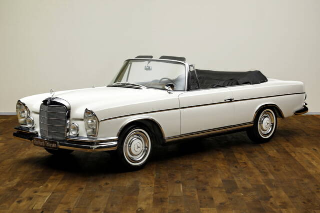 Image 1/25 of Mercedes-Benz 300 SE (1963)