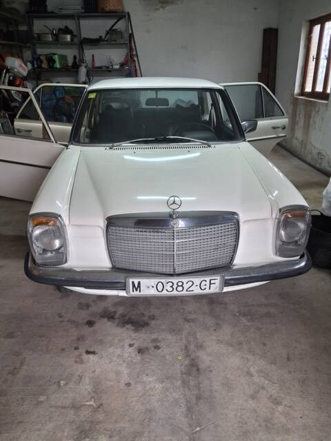 Image 1/11 of Mercedes-Benz 240 D 3,0 (1977)