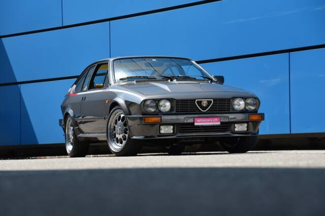 Image 1/19 of Alfa Romeo GTV 6 2.5 (1986)