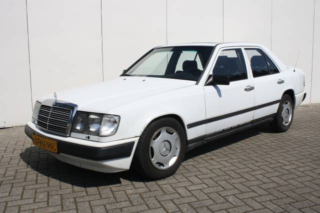 Bild 1/10 von Mercedes-Benz 300 D (1985)