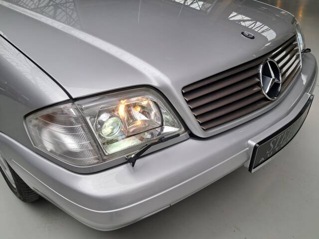 Immagine 1/50 di Mercedes-Benz SL 320 (1998)