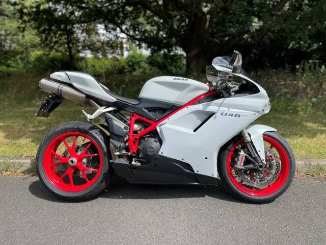 Imagen 1/44 de Ducati DUMMY (2011)
