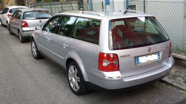 Image 1/7 de Volkswagen Passat Variant 1.9 TDI (2001)