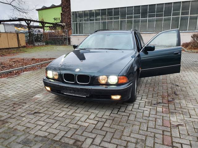 BMW 528i Touring