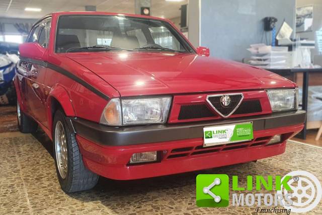 Bild 1/9 von Alfa Romeo 75 2.0 Twin Spark (1991)