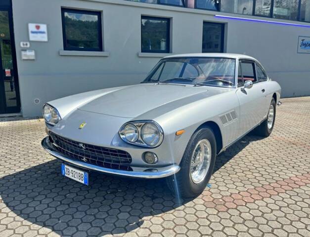 Afbeelding 1/7 van Ferrari 330 GT 2+2 (1965)